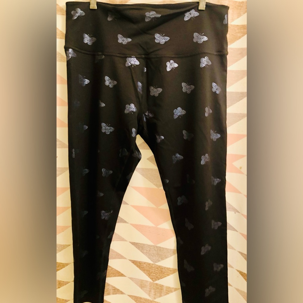๐ BEYOND YOGA BLK LEGGINGS W/ METALLIC BUTTERFLY PRINT- 2X! ๐ - Picture 5 of 13